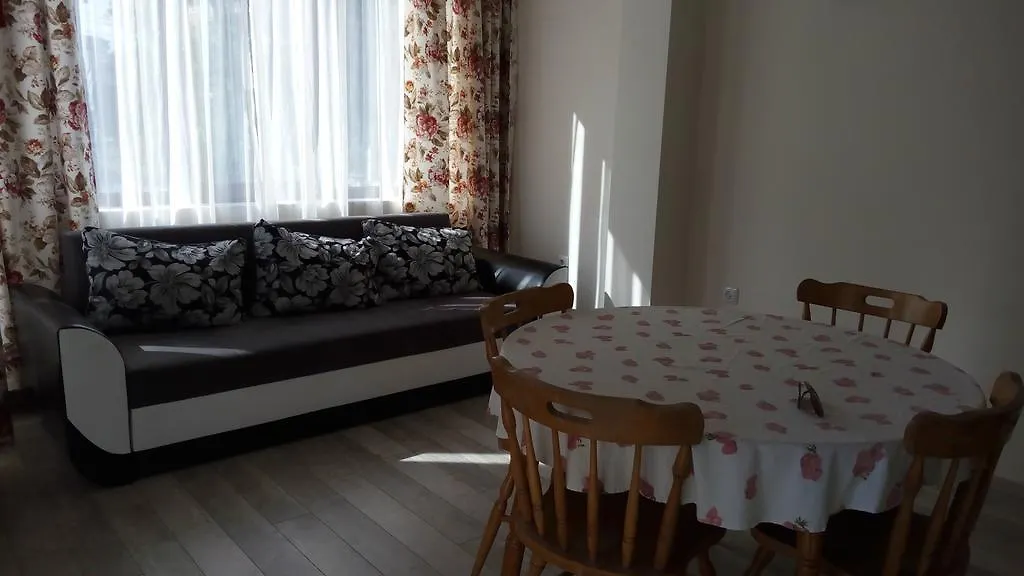 شقة White Home-Apartament بورغاس