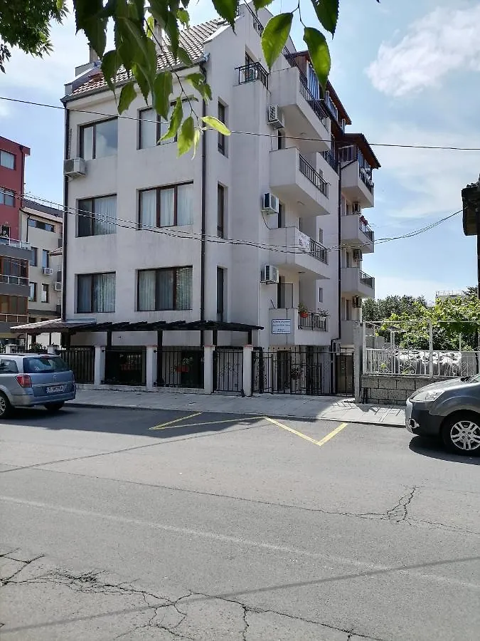 White Home-Apartament Burgas Apartment